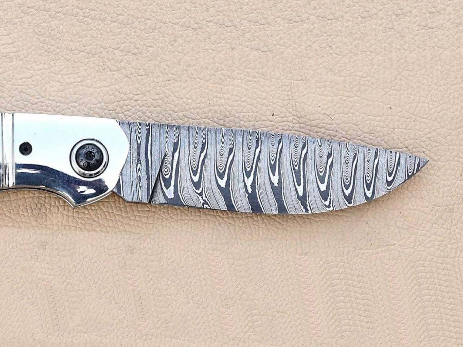 Custom Hand Made Hunting ..Lock Back..Twisted Steel Damascus Folding Knife