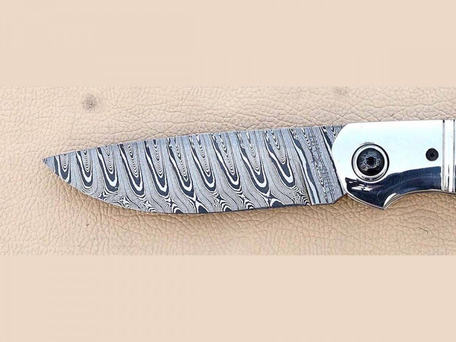 Custom Hand Made Hunting ..Lock Back..Twisted Steel Damascus Folding Knife