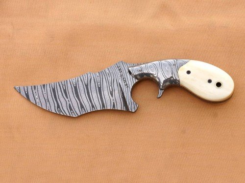 Custom Hand Made Twisted Pattern Damascus Tactical Knife